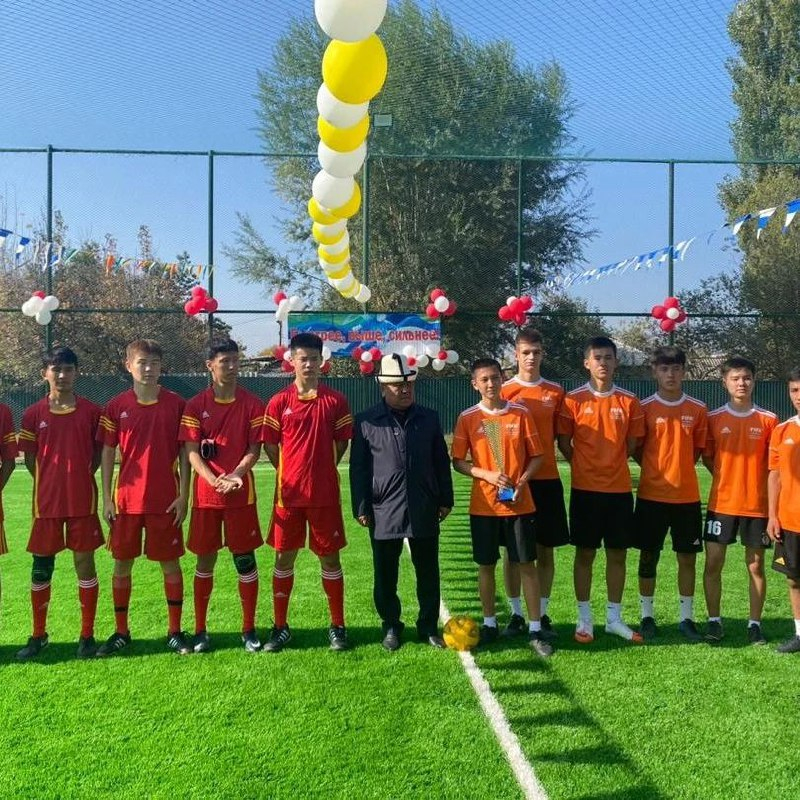 Москва районунда футбол аянтчасы ачылды