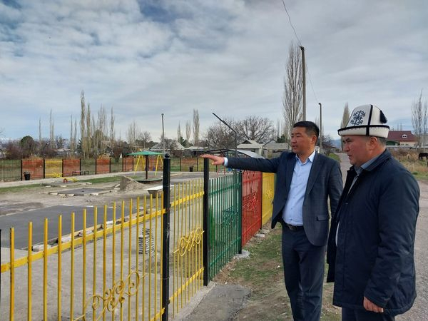 Балдар аянтчасы жана эс алуу оруну курулууда