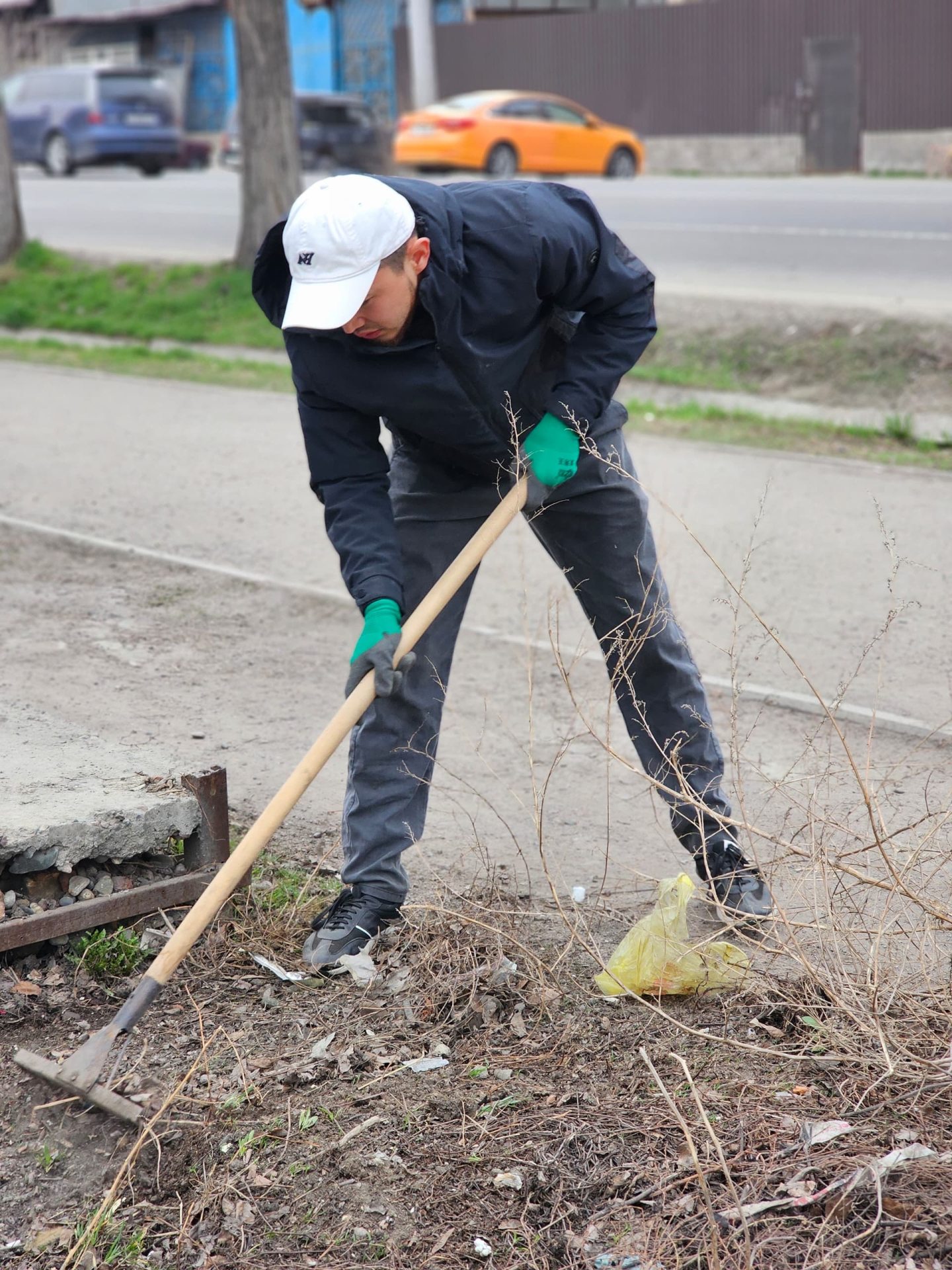 Чуйское региональное управление градостроительства и архитектуры приняло участие в субботнике