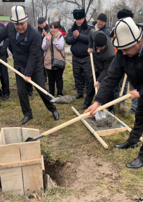 Люксембургда сквер курулат